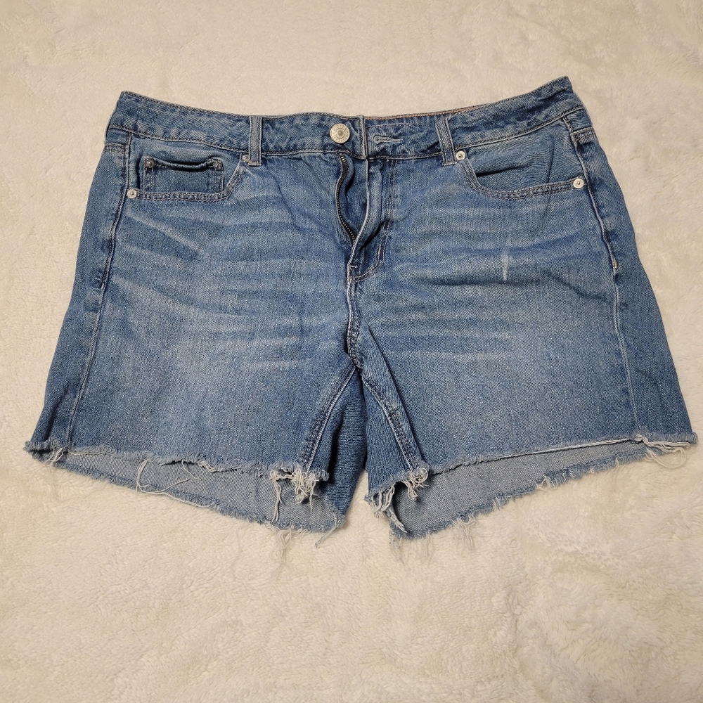 American Eagle High Rise Shorts. Womens Size 14